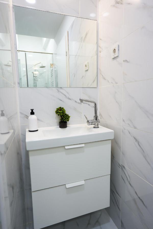 Minimalist Design Apartament In Magheru Bucarest Exterior foto